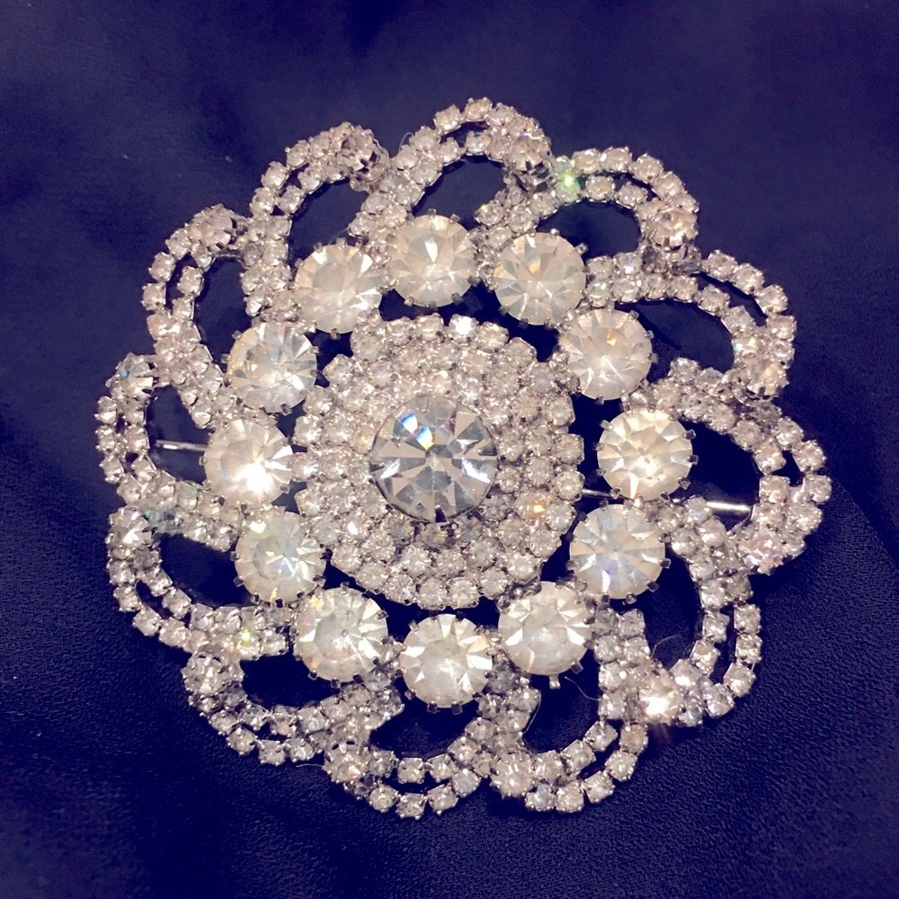 Stunning Signed Weiss Vintage Crystal Brooch